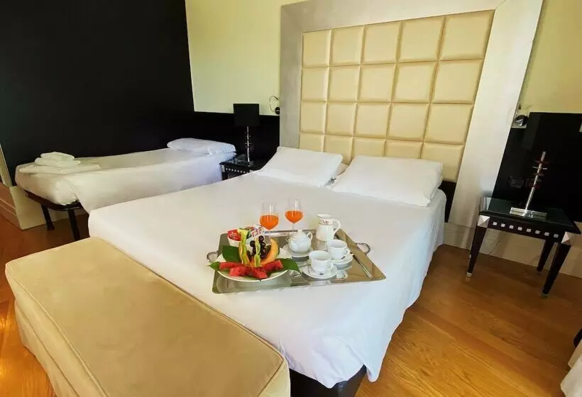 اتاق لوکس سه تخته, Park Hotel Junior