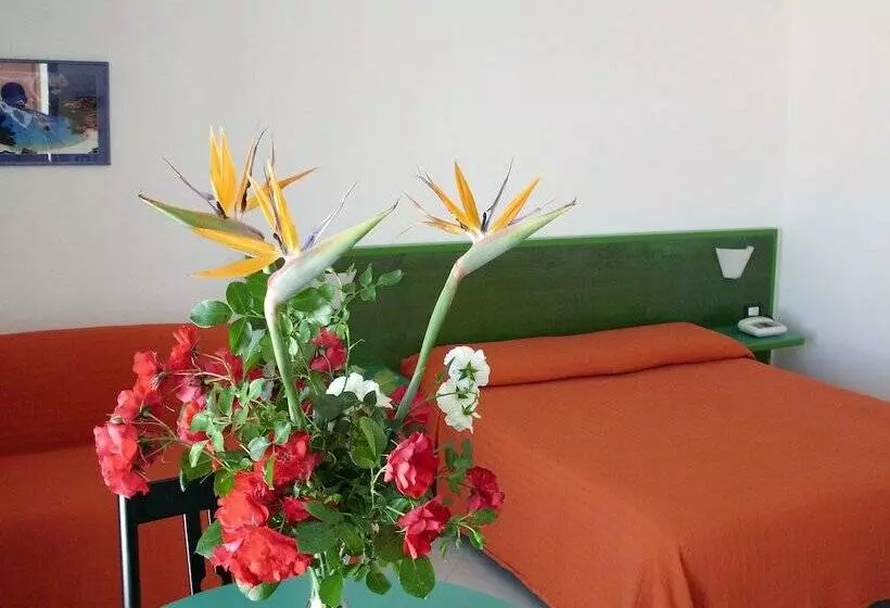 اتاق راحتی سه تخته, Piccada