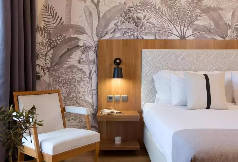 山の見えるスーペリアルーム, Ramada by Wyndham, Athens Club Attica Riviera