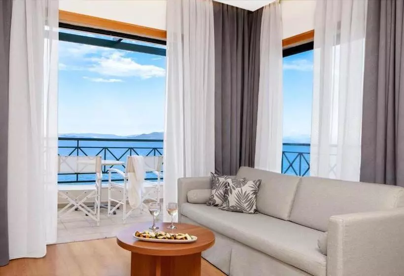 オーシャンビューのプレミアムルーム。, Ramada by Wyndham, Athens Club Attica Riviera