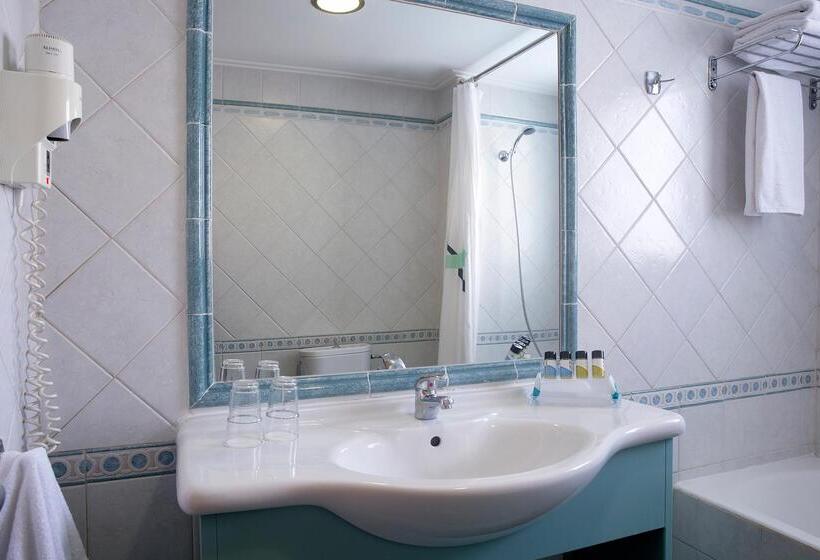 חדר פרמיום נוף לים, Ramada by Wyndham, Athens Club Attica Riviera