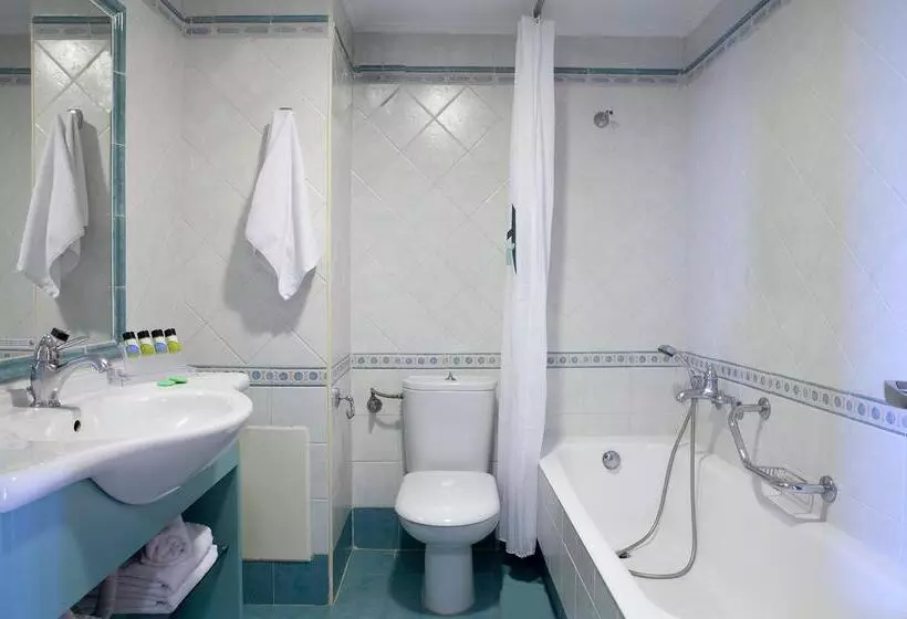山の見えるスーペリアルーム, Ramada by Wyndham, Athens Club Attica Riviera