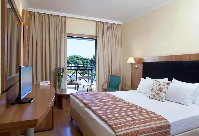 山の見えるスーペリアルーム, Ramada by Wyndham, Athens Club Attica Riviera