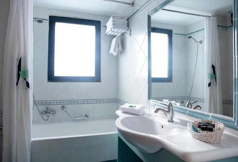 חדר פרמיום בצד עם נוף לים, Ramada by Wyndham, Athens Club Attica Riviera