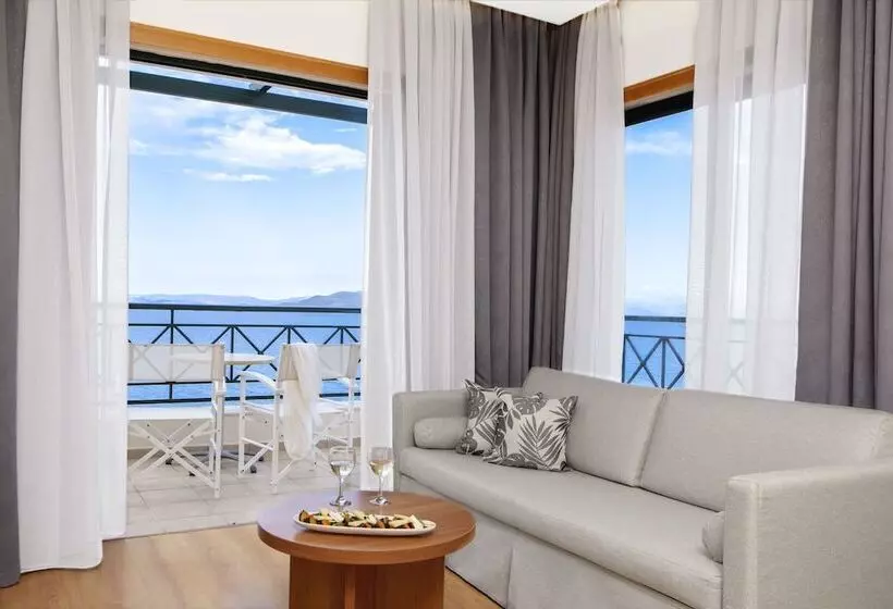 オーシャンビューのプレミアムルーム。, Ramada by Wyndham, Athens Club Attica Riviera