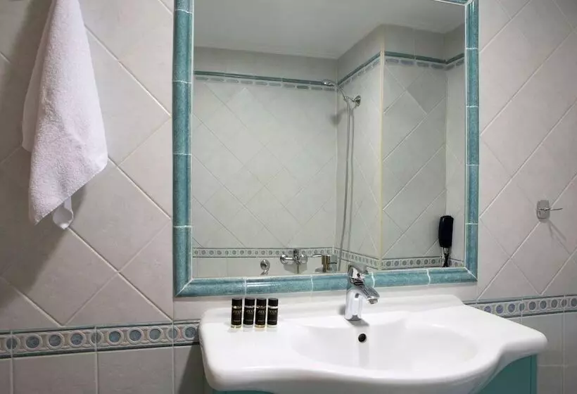 山の見えるスーペリアルーム, Ramada by Wyndham, Athens Club Attica Riviera