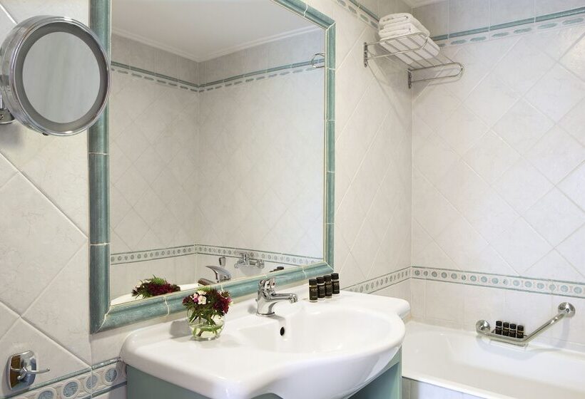 Номер Superior Боковой Вид на Море, Ramada by Wyndham, Athens Club Attica Riviera