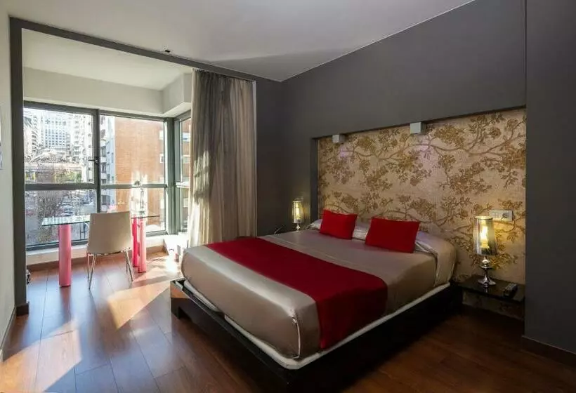 سوییت جونیور, Silken Axis Vigo
