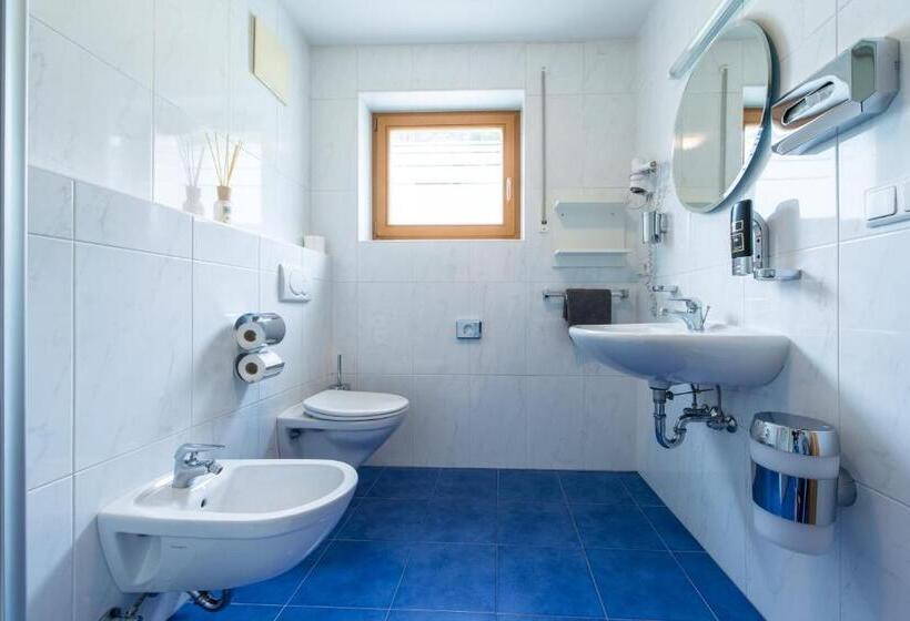 غرفة سوبيريور, Sonja