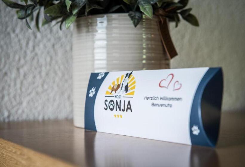 غرفة سوبيريور, Sonja