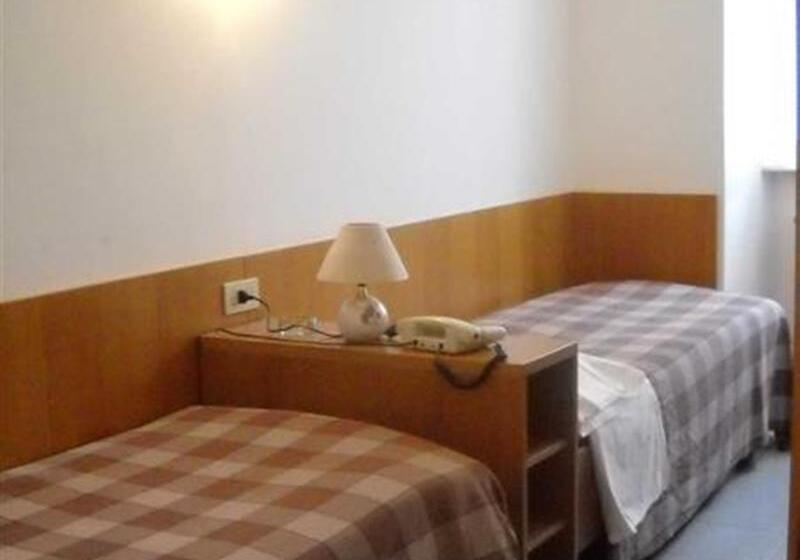 Chambre Standard Individuelle, Tre Re