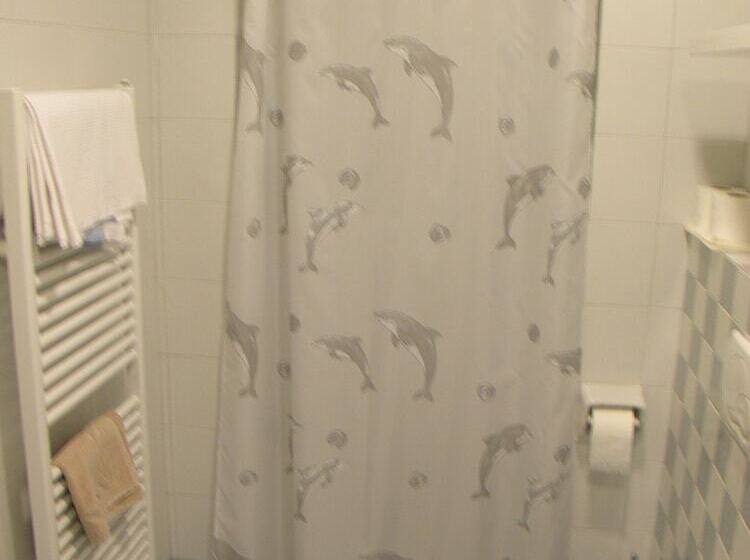 Chambre Standard Individuelle, Tre Re