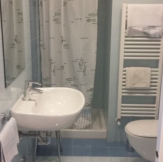 Chambre Standard Individuelle, Tre Re