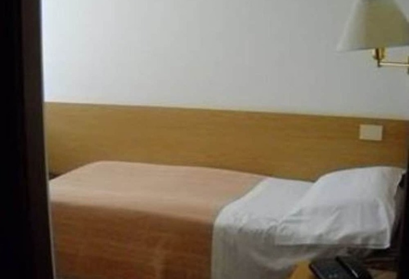 اتاق استاندارد یک نفره, Tre Re
