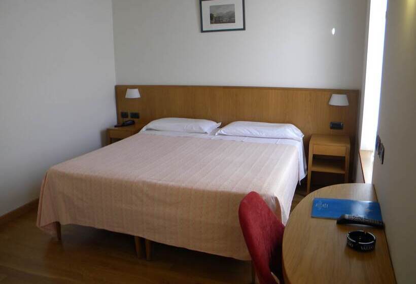 Chambre Standard, Tre Re