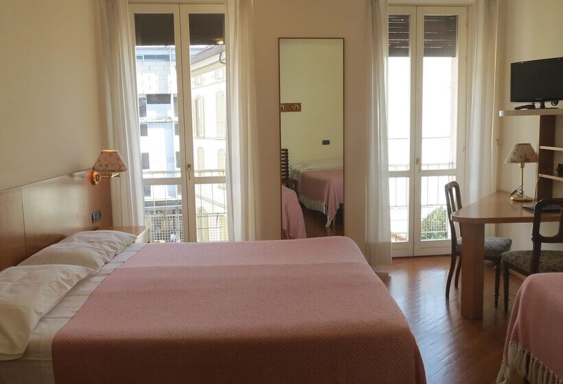 Chambre Triple Standard, Tre Re