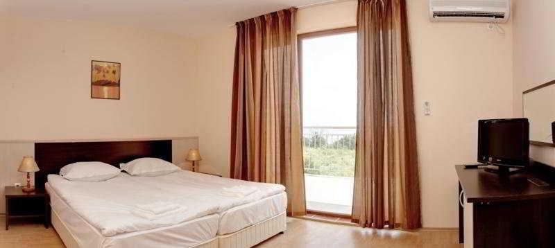 标准间, Vemara Club