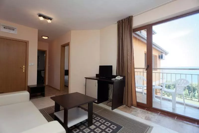 آپارتمان 1 خوابه, Vemara Club