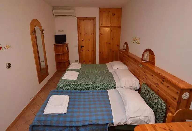 Standard Kolmen Hengen Huone, Villaggio L  Olivara