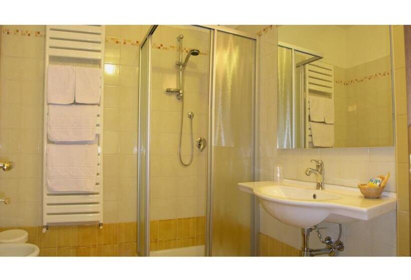 غرفة عائلية, Residence Miralago Rooms & Apartments