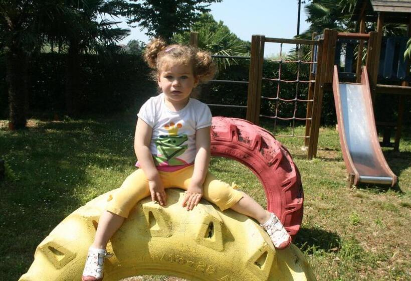 غرفة عائلية, Residence Miralago Rooms & Apartments