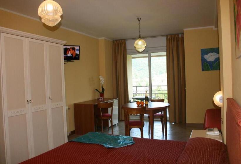 غرفة عائلية, Residence Miralago Rooms & Apartments