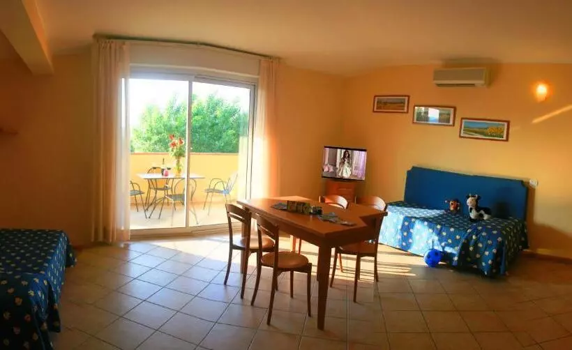 سوییت جونیور با چشم‌انداز دریاچه, Residence Miralago Rooms & Apartments