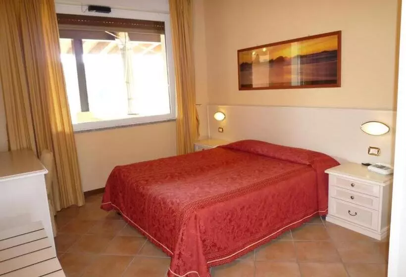 سوییت جونیور با چشم‌انداز دریاچه, Residence Miralago Rooms & Apartments