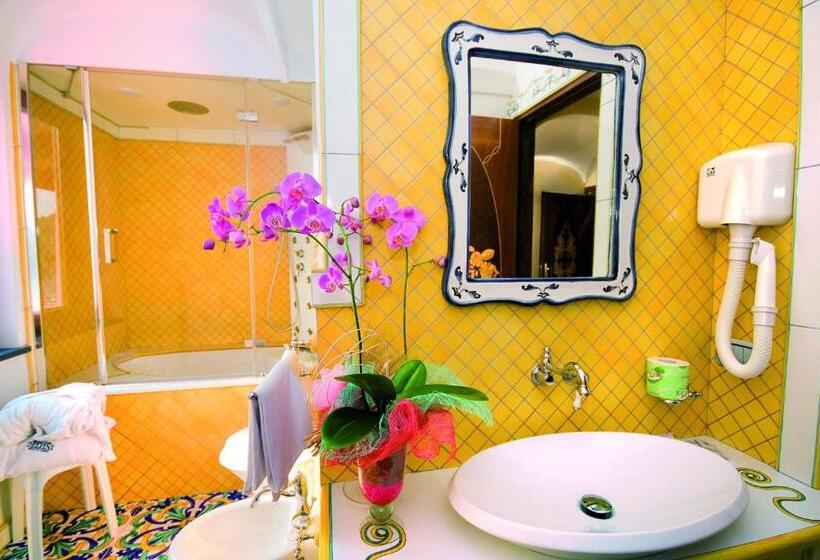 سوییت جونیور, Strand Hotel Delfini