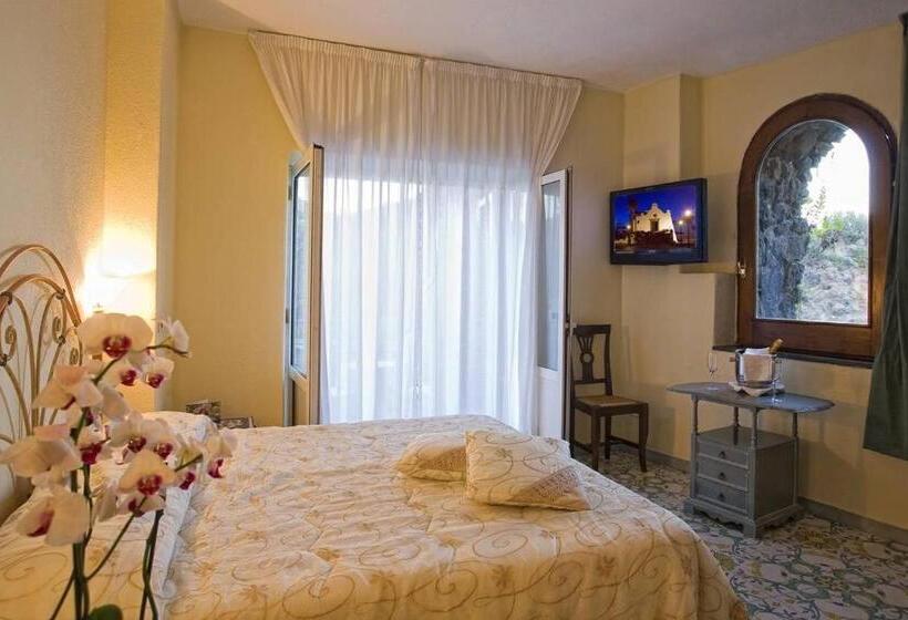 اتاق خانوادگی, Strand Hotel Delfini