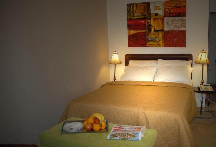 スタンダードスタジオ, Aria Hotel Samos Town