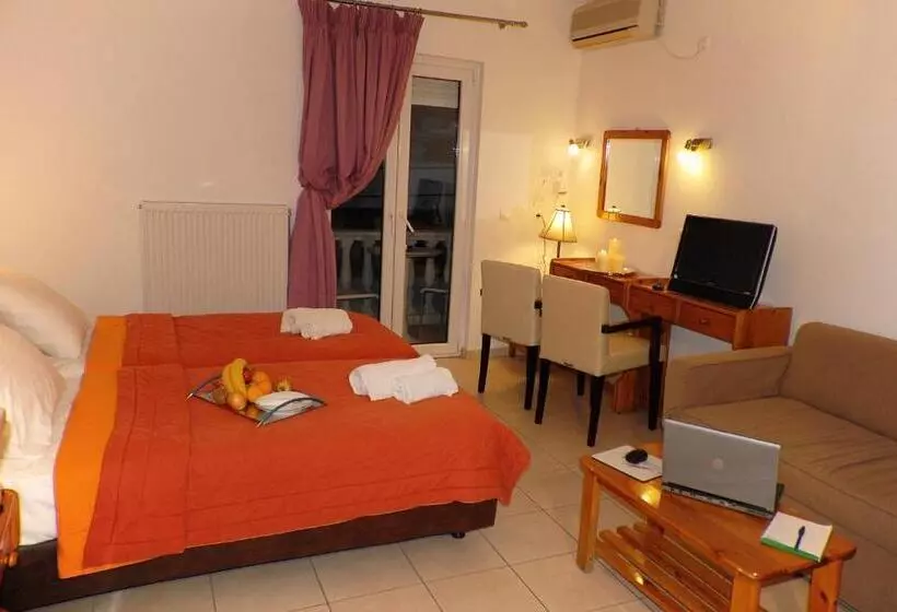 Chambre Triple Basique, Aria Hotel Samos Town