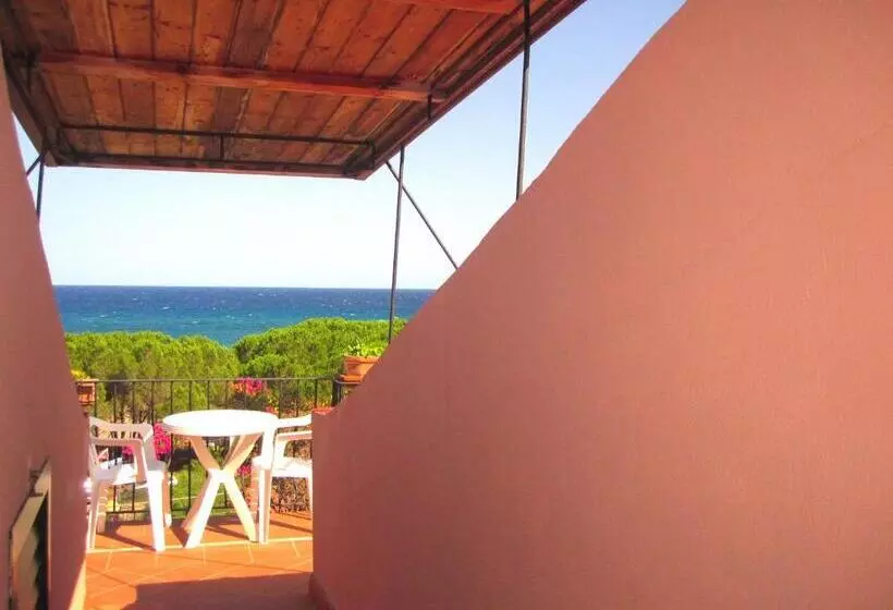 Habitación Estándar Abuhardillada, Domus De Janas Sul Mare