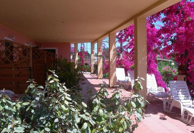 شقة غرفتين, Domus De Janas Sul Mare