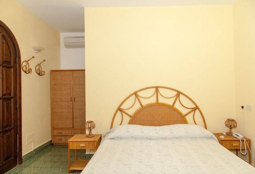 חדר אקונומי, Ape Regina