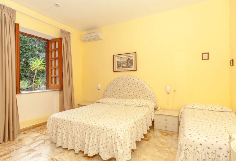 חדר סטנדרט לשלושה, Ape Regina