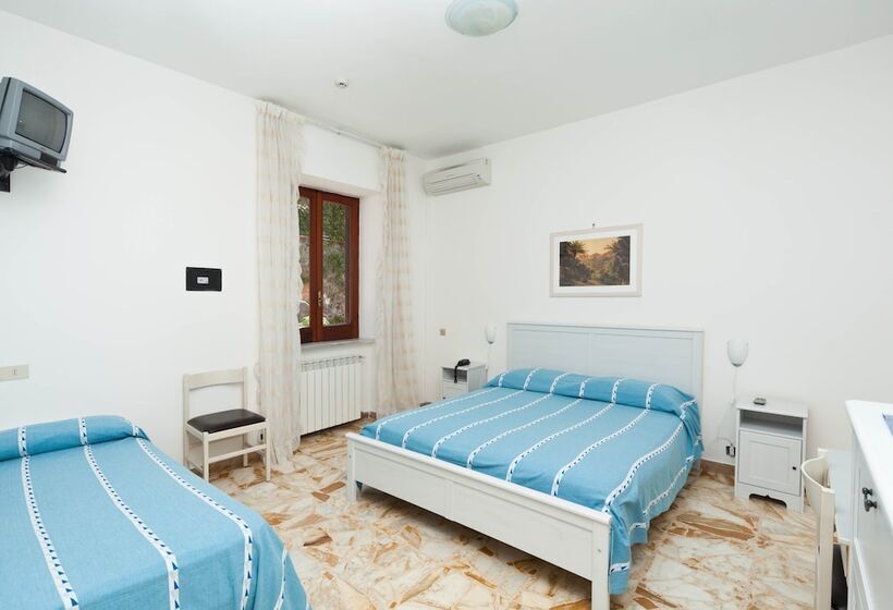 חדר סטנדרט לשלושה, Ape Regina