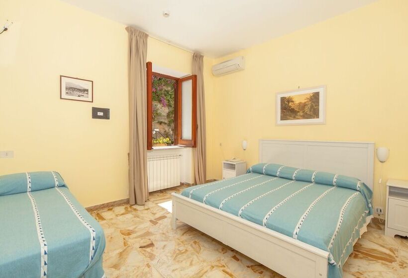 חדר סטנדרט לארבעה, Ape Regina