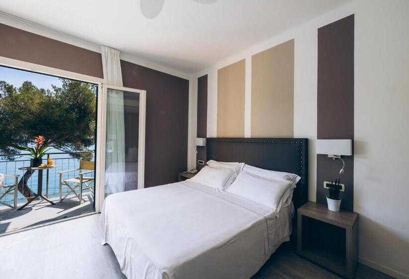 Triple Room Sea View, Arc En Ciel