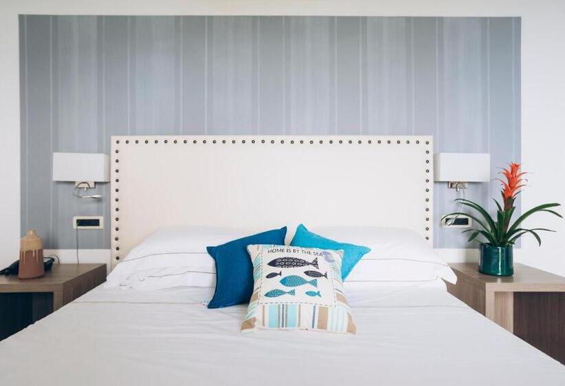 Triple Room Sea View, Arc En Ciel