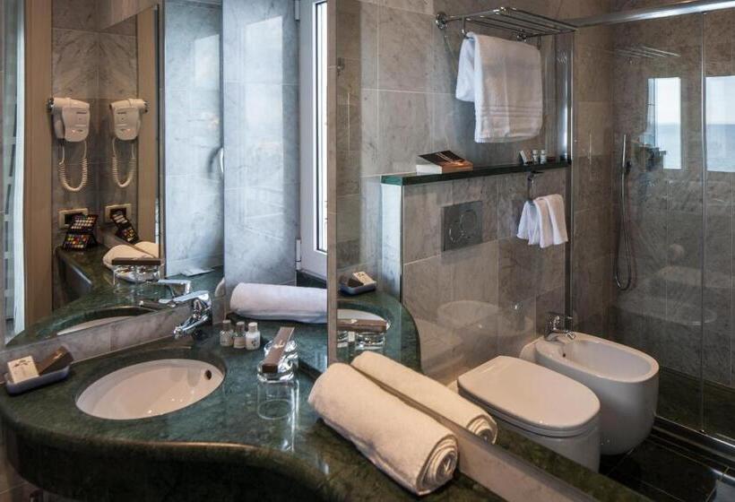Triple Room Sea View, Arc En Ciel
