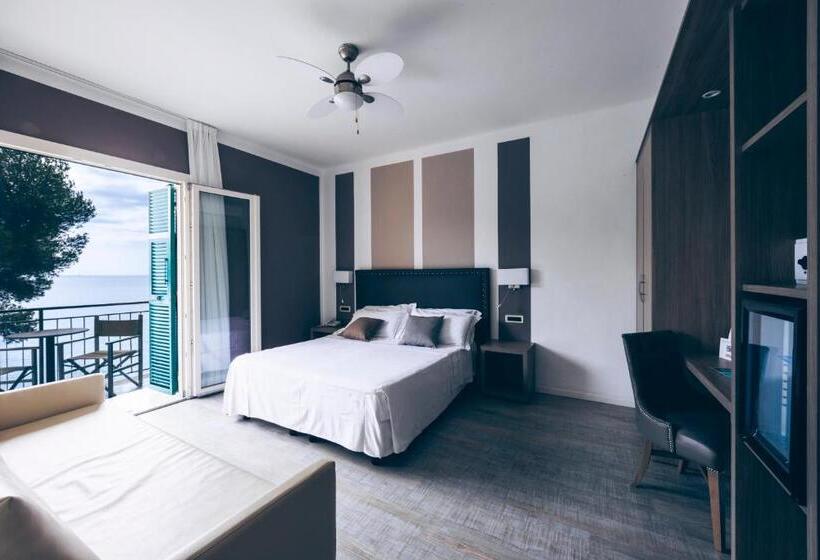 Triple Room Sea View, Arc En Ciel