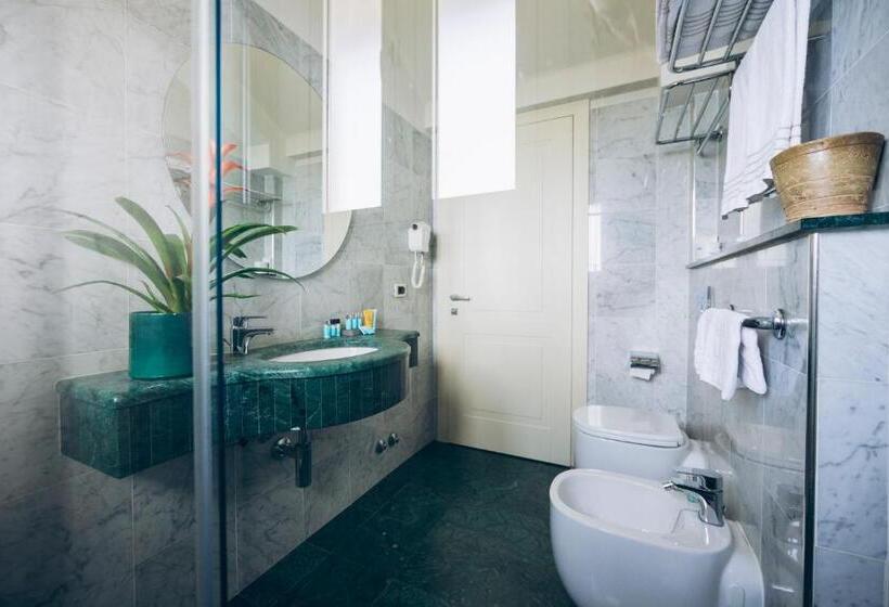 Triple Room Sea View, Arc En Ciel