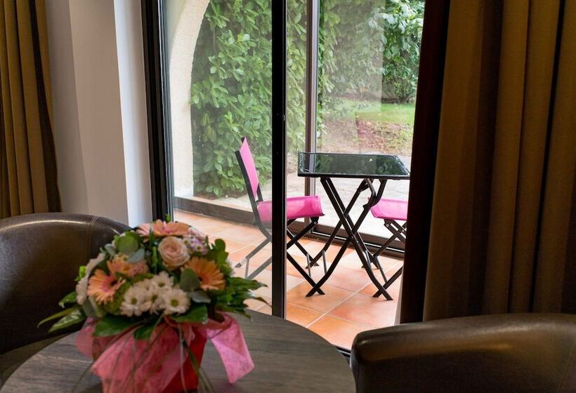 俱乐部房间, Ariane