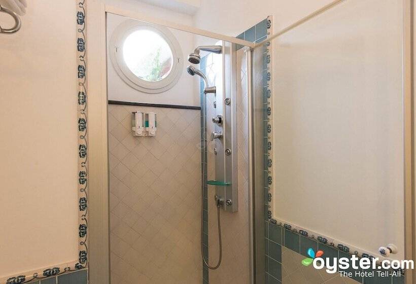 标准三人间, Bougainville