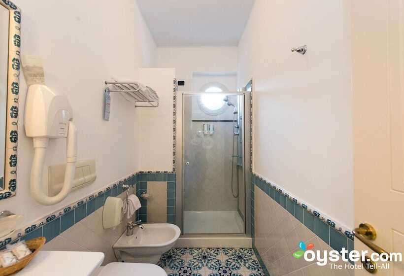 标准三人间, Bougainville