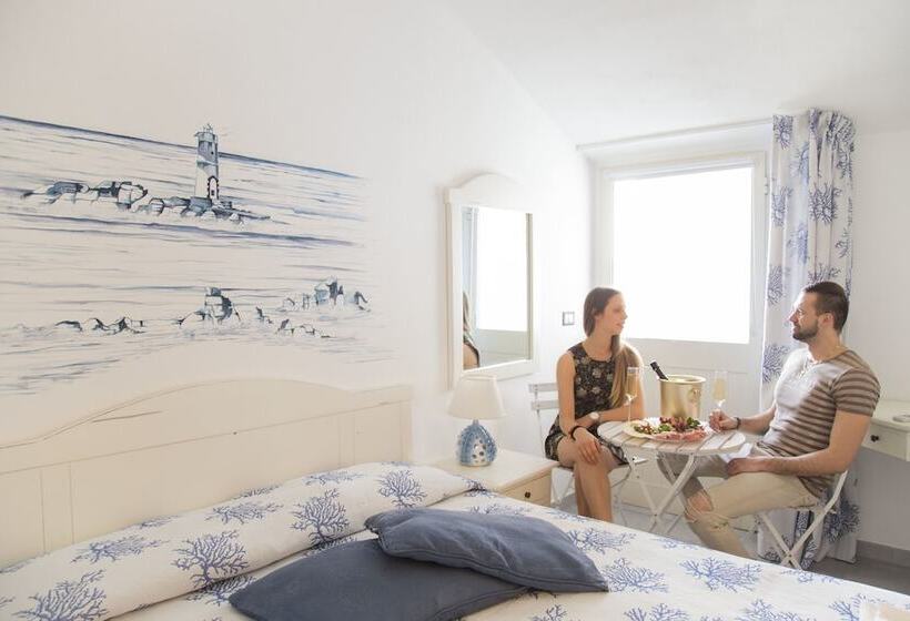 غرفة قياسية ثلاثية, Cala Di Seta