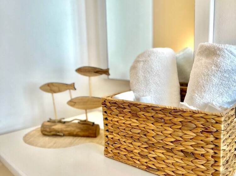 غرفة إقتصادية, Cala Di Seta