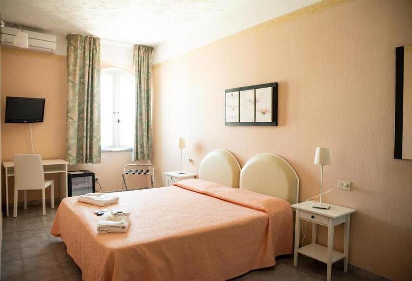 غرفة قياسية رباعية, Cala Di Seta