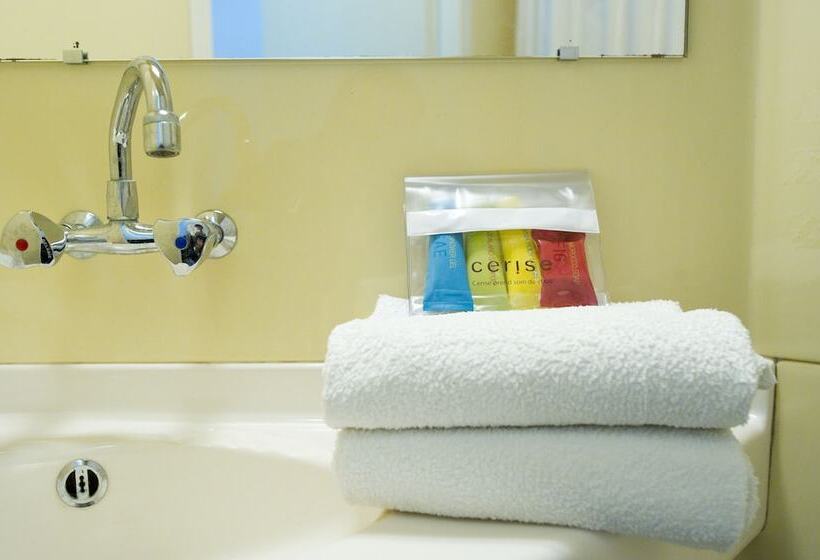 חדר סטנדרט לשלושה, Cerise Auxerre